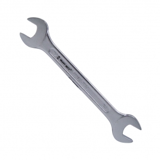 <h3>Características</h3>
<p>Medidas disponíveis: 6x7 mm até 30x32 mm. <br />Material: Aço CR-V de alta durabilidade. <br />Tratamento térmico para maior resistência ao desgaste. <br />Perfil de boca ajustado para encaixe perfeito.</p>
<p> </p>
<h3>Aplicações</h3>
<p>Manutenção mecânica e industrial. <br />Montagem de estruturas metálicas e equipamentos. <br />Reparos em máquinas agrícolas, veículos e linha pesada.</p>
<p> </p>
<h3>Restrições</h3>
<p>Não utilize a chave como alavanca ou para esforços excessivos. <br />Evite impactos ou uso indevido que possam danificar a ferramenta.</p>
<p> </p>
<h3>Segurança e manuseio</h3>
<p>Use equipamentos de proteção individual (EPI) durante o manuseio. <br />Certifique-se de utilizar a chave na medida adequada para evitar desgastes prematuros.</p>
<p> </p>
<h3>Armazenamento e Validade</h3>
<p>Armazene em local seco, protegido de umidade e produtos químicos. <br />Validade indeterminada quando armazenada e usada corretamente.</p>
<p> </p>
<table style=