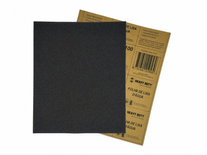 <h3>Características</h3>
<ul>
<li>Fabricada com costado de papel impermeável altamente resistente em conjunto com grãos de carbeto de silício;</li>
<li>Diversas gramaturas disponíveis, permitindo o desbaste e o acabamento fino, além de preparação para pintura;</li>
<li>Lixa flexível com alta taxa de remoção, durabilidade e resistência contra descascamento;</li>
<li>Utilizada de forma manual ou com uso de lixadeiras 