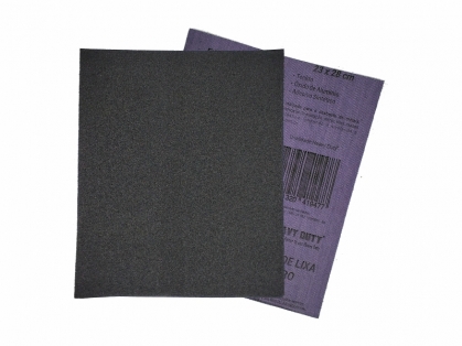 <h3>Características</h3>
<ul>
<li>Fabricada com costado de tecido e grãos de óxido de alumínio;</li>
<li>Diversas gramaturas disponíveis, permitindo desbastes agressivos mas também acabamentos mais finos, além de preparação para pintura;</li>
<li>Lixa flexível com alta taxa de remoção, durabilidade e resistência;</li>
<li>Utilizada de forma manual ou com uso de lixadeiras 