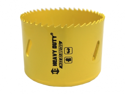 <p>Características</p>
<p>Fabricada em Aço Rápido com Cobalto (8%) em sua composição<br />Grande velocidade e precisão de corte<br />Longa vida útil<br />Geometria dos dentes desenvolvida para gerar mais durabilidade e suavidade durante o corte<br />Utilizada em furadeiras de bancada, furadeiras elétricas portáteis e furadeiras a bateria</p>
<p> </p>
<p>Aplicações</p>
<p>Indicada para criar furos de diâmetros médios e grandes em diversos tipos de materiais como aço carbono, aço inox, alumínio, bronze, ferro fundido, latão, madeira, plásticos e derivados de resina</p>
<p> </p>
<p>Restrições</p>
<p>Não indicada para a perfuração de materiais brutos como pedra, concreto e alvenaria em geral</p>
<p> </p>
<p>Segurança e manuseio</p>
<p>Utilize o Suporte de Serra Copo indicado para o diâmetro da Serra Copo selecionada<br />Para garantir o bom desempenho e preservar a vida útil da Serra Copo verifique a velocidade de corte recomendada<br />Para preservar os dentes da Serra Copo utilize óleo de corte lubrificante<br />Selecione a Broca Piloto de acordo com o Suporte de Serra</p>
<p> </p>
<p>Copo selecionado</p>
<p>Use sempre equipamentos de proteção individual (EPI): luvas e óculos de proteção</p>
<p> </p>
<p>Armazenamento e Validade</p>
<p>Armazene a serra copo em local seco e livre de umidade<br />Evite colocar pesos excessivos sobre a serra copo, correndo o risco de causar deformações e comprometer o seu desempenho<br />Não utilize serras copo trincadas ou danificadas<br />Prazo de validade não aplicável</p>
<p> </p>
<table border=